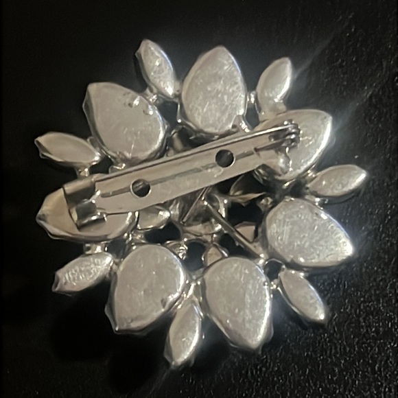 Vintage Mid Century Black Rhinestone 3D Flower StarBurst Brooch - Picture 6 of 6